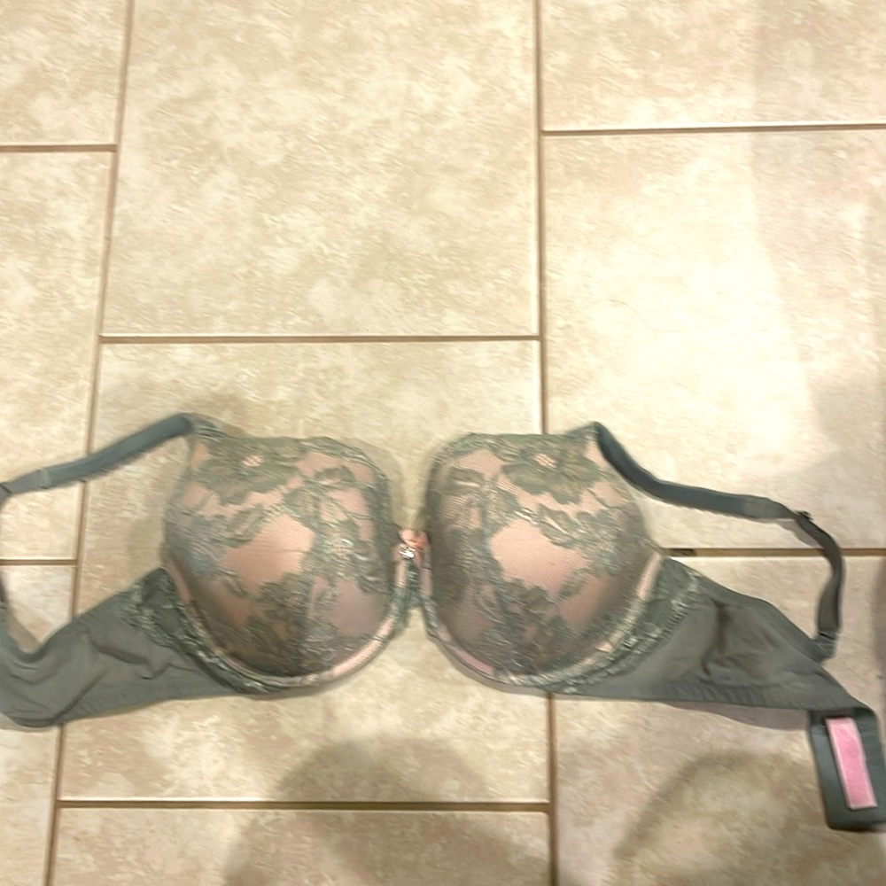 Victoria’s Secret body by Victoria lined perfect coverage 36DD